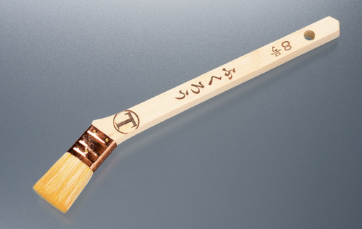 ふくろう　胴巻　筋違　白毛　＃作業性と耐久性を両立。強いコシがあり、優れた塗料含みと伸びを実現させた弱溶剤系塗料向け万能刷毛。長時間の使用でも毛のまとまりが持続するため、入隅やダメ込み作業に最適。 筋違より玉厚が薄く、頭上などの見にくい箇所の塗装に高い作業性を発揮するタイプです。＃大塚刷毛