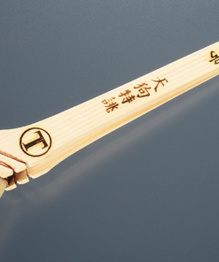 天狗特祧　ダメ込　筋違　白　＃ダメ込み用刷毛。まとまりが良く、毛が広がりにくく、腰が強い。 へりにくく、なめらかでムラのない塗り味が長持ちします。#大塚刷毛　＃ダメ込み用