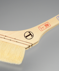 Alternative view of 中寸最上ニス 筋違 白毛 #ニス・ステインから、建築塗料、木部・鉄部などにも使える万能タイプの刷毛です。#大塚刷毛 #合成樹脂塗料用刷毛 #薄口タイプ