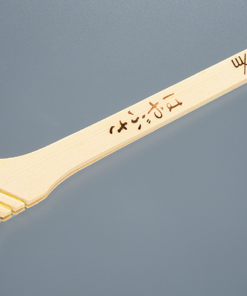 白　はやぶさ　薄口　ユリックス　＃粘度が低く、薄くのばして塗れるラックやニスにあわせ、 毛のやわらかい良質の原毛を厳選し、新しい技術を加えて製作されたラック・ニス用の薄口の刷毛です。＃大塚刷毛　＃廃番