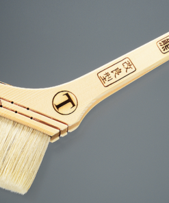 Alternative view of 白熊　厚口改良型　筋違　白毛　＃適度な腰と塗料含みが建築用としても人気のニス・ステイン用刷毛。#大塚刷毛
