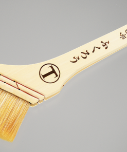 Alternative view of ふくろう 筋違 白毛 #作業性と耐久性を両立。強いコシがあり、優れた塗料含みと伸びを実現させた弱溶剤系塗料向け万能刷毛。長時間の使用でも毛のまとまりが持続するため、入隅やダメ込み作業に最適。#大塚刷毛