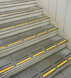 Alternative view of ルミノグリップ　コンクリートシーラー　白　＃ノンスリップタイプの水性蛍光塗料　#シンロイヒ