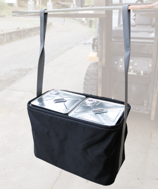 一斗缶バッグ　2缶用　＃サイズ　530×280×Ｈ350mm　＃プロ仕様の一斗缶用強力荷揚げバッグ。 底面にＰＰ板入り ベルト先端がリング状になっており、バランスを保ったまま荷揚げが可能。