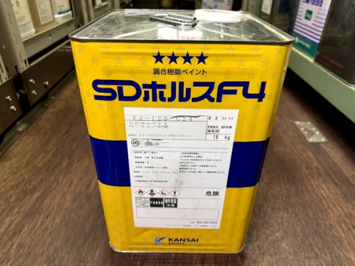SDホルスF4　N-90/中塗　15KG　＃鉄部、亜鉛めっき、木部　＃ハケ塗りでの伸びが良好で、作業性と仕上りに優れる合成調合ペイント＃関西ペイント　＃アウトレット品　＃缶に多少ヨゴレあり